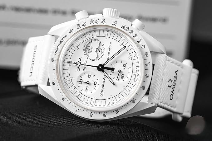 Slim Design Acetate Speed Master Watch With Polished Look