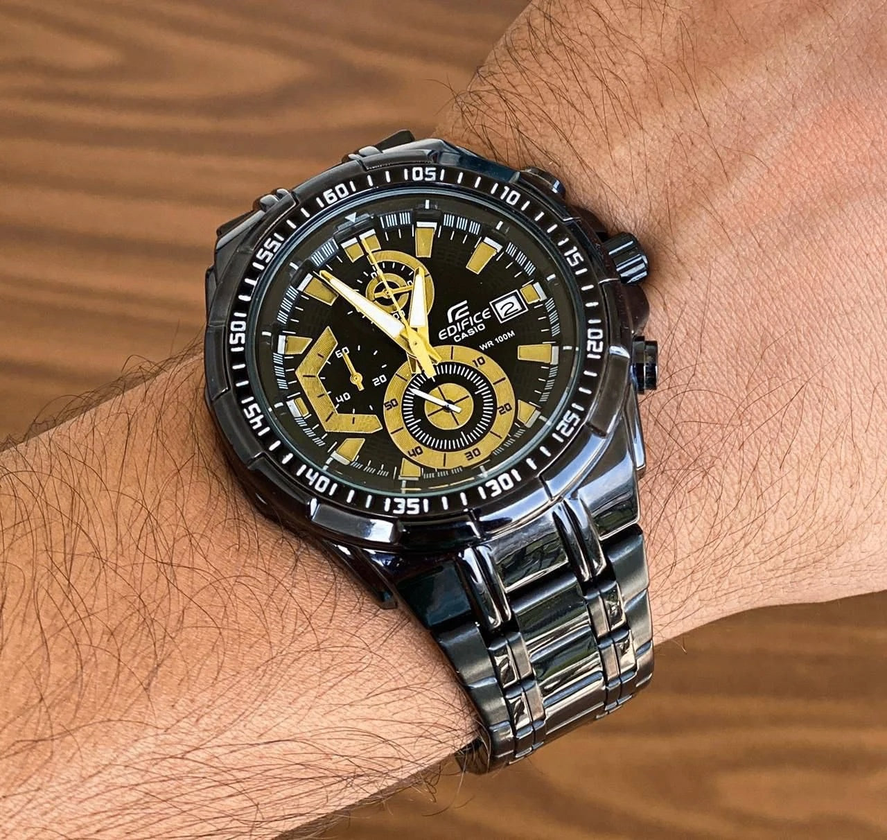 Slim Quartz Watch With Premium Detailing