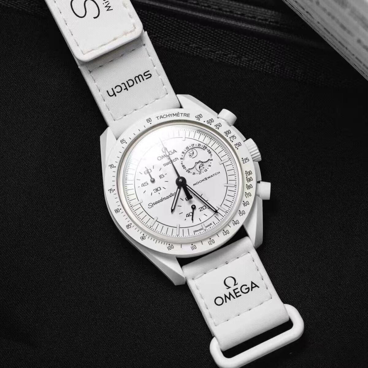 Slim Design Acetate Speed Master Watch With Polished Look