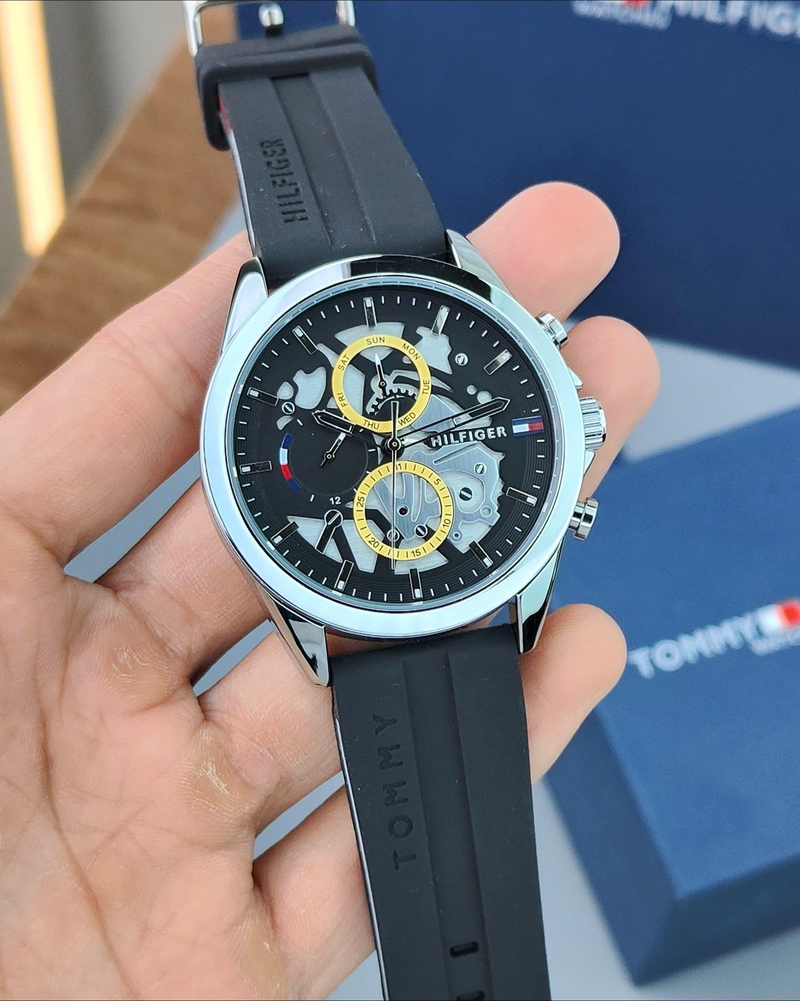 TOMM_Y HILFIGER MEN’S STYLISH BLACK WATCH