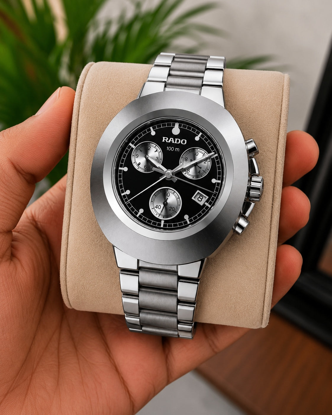 Chronometer Watch With Vintage-Inspired Design
