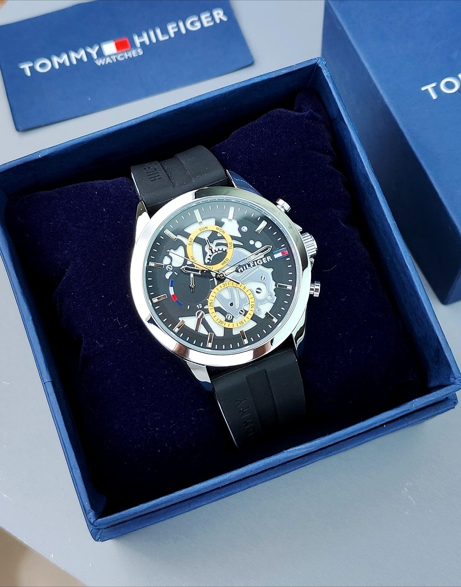 TOMM_Y HILFIGER MEN’S STYLISH BLACK WATCH